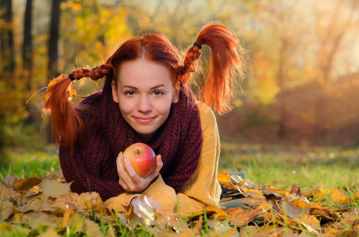 Девушка осенью