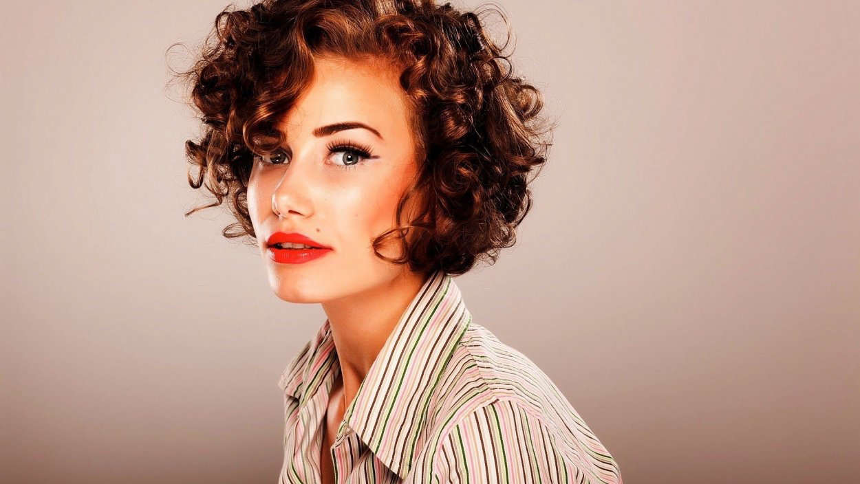 Curly Bob модель