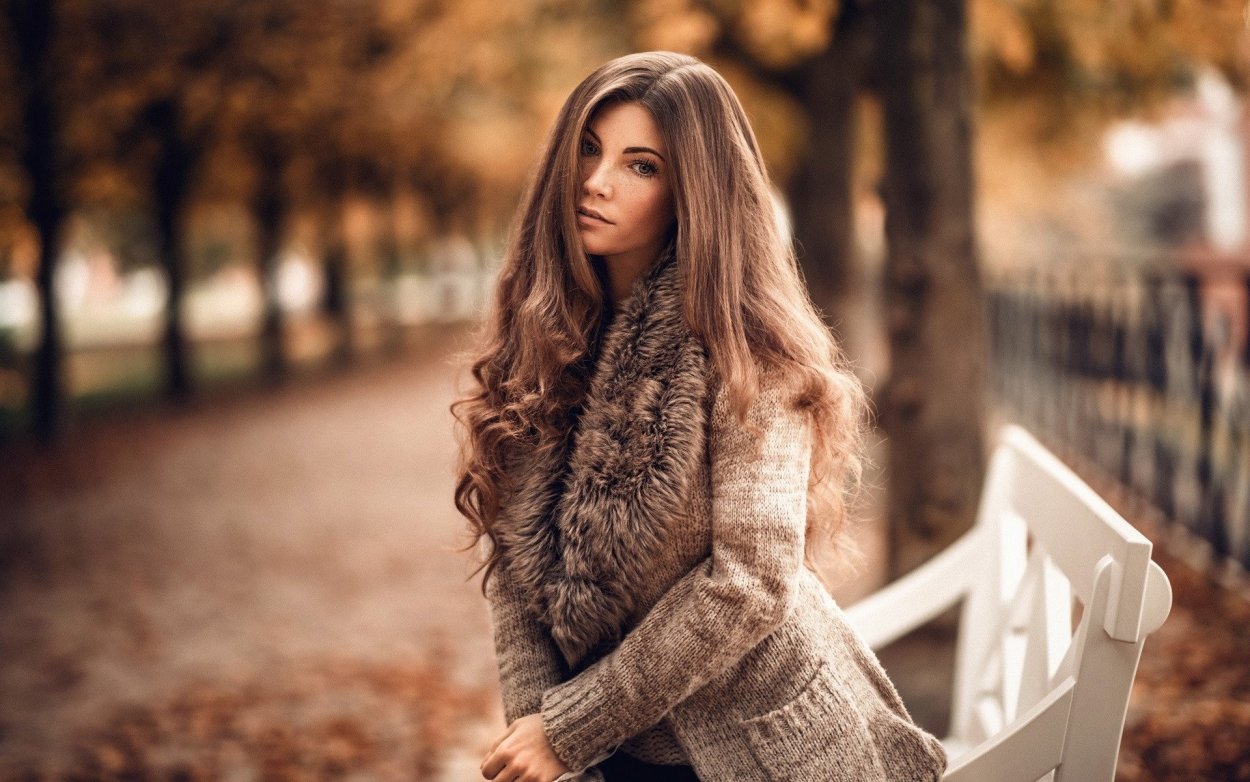 Красавица шатенка