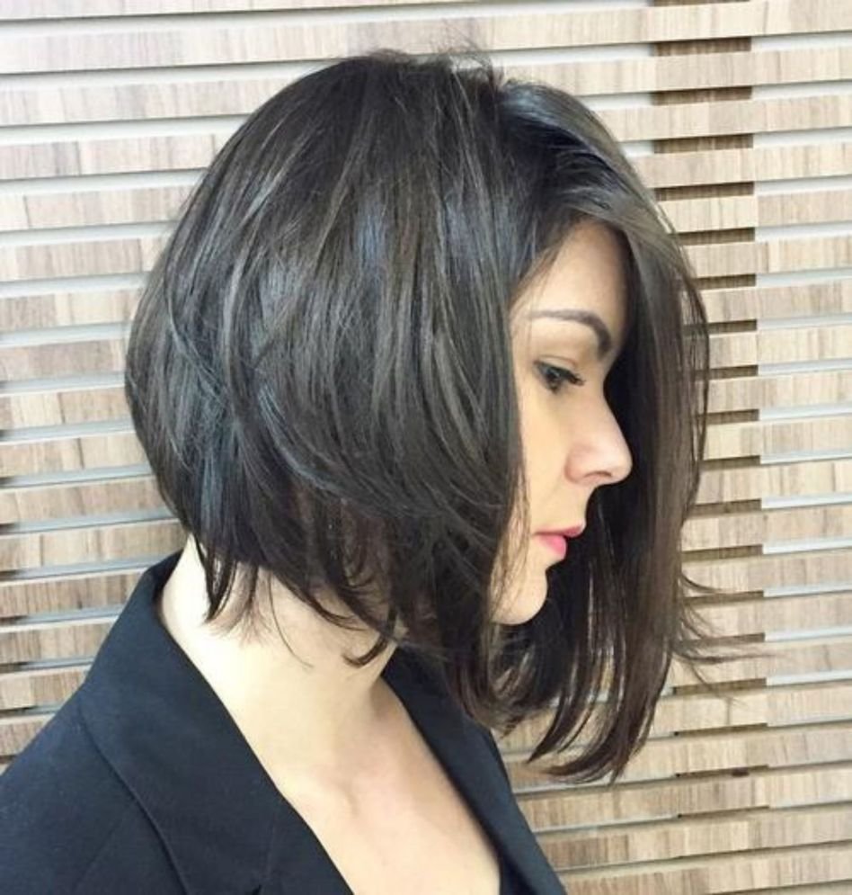 Прическа messy Bob