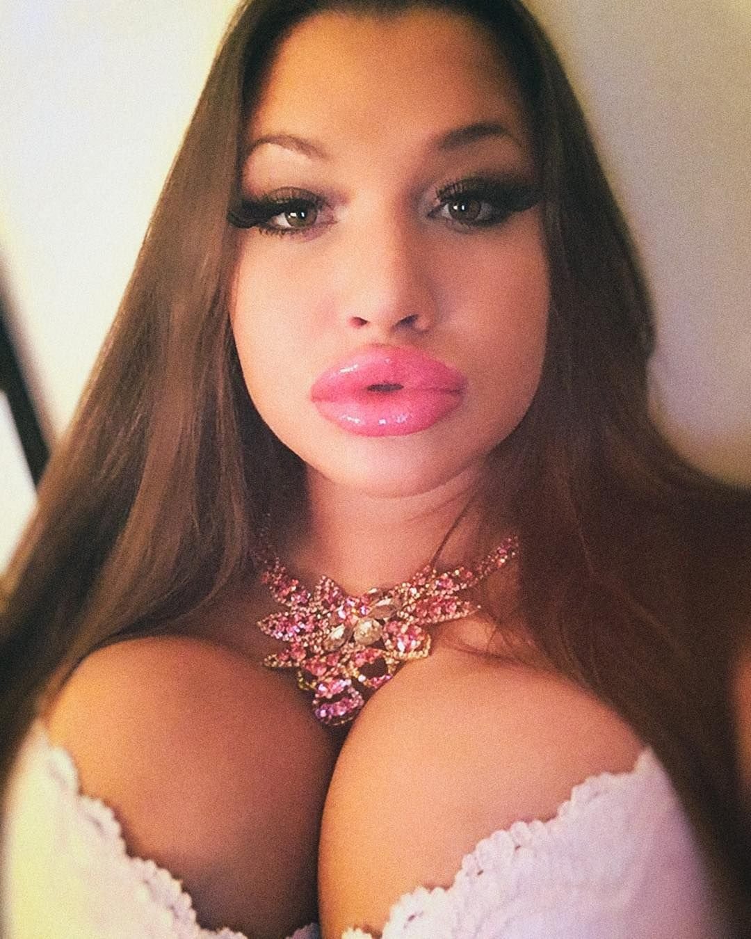 Груди губы. Ева Князева муклы. Nadja Diamond. Бимбо Липс. Nadja Diamond Lips.