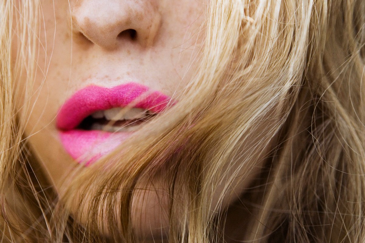 Твои манящие губы. Губы девушки. Девушка с розовой помадой. Блондинка с губами. Розовая помада для блондинок.