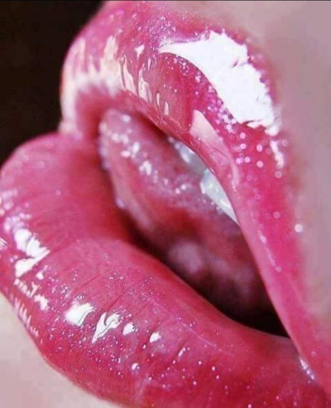 Красивые сочные губы