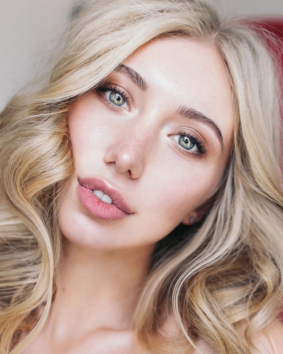 Brookelle MCKENZIE blond