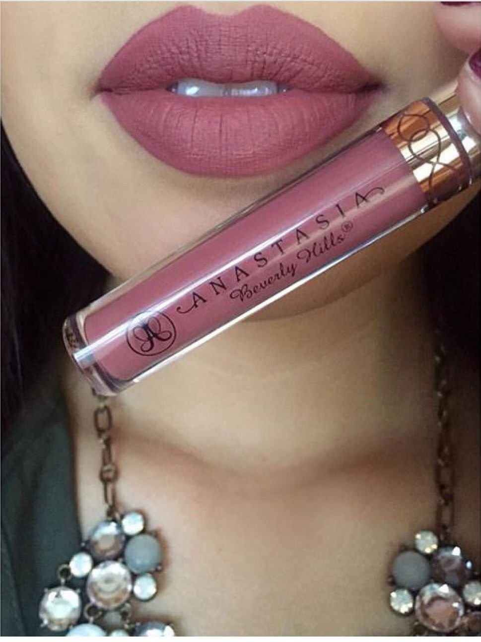 Anastasia Beverly Hills помада Dusty Rose