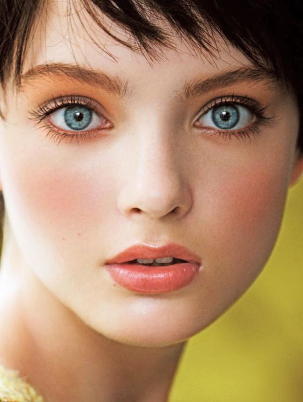 Beautiful eyes. Лицо девушки. Красивые глаза. Женские глаза. Красивые голубые глаза.