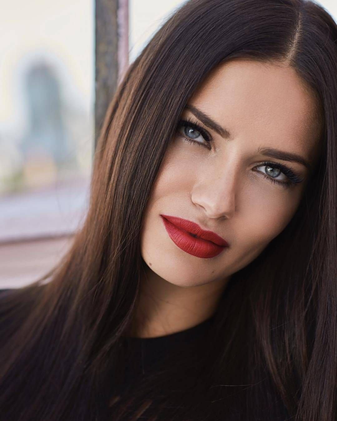 Адриана Лима для Maybelline