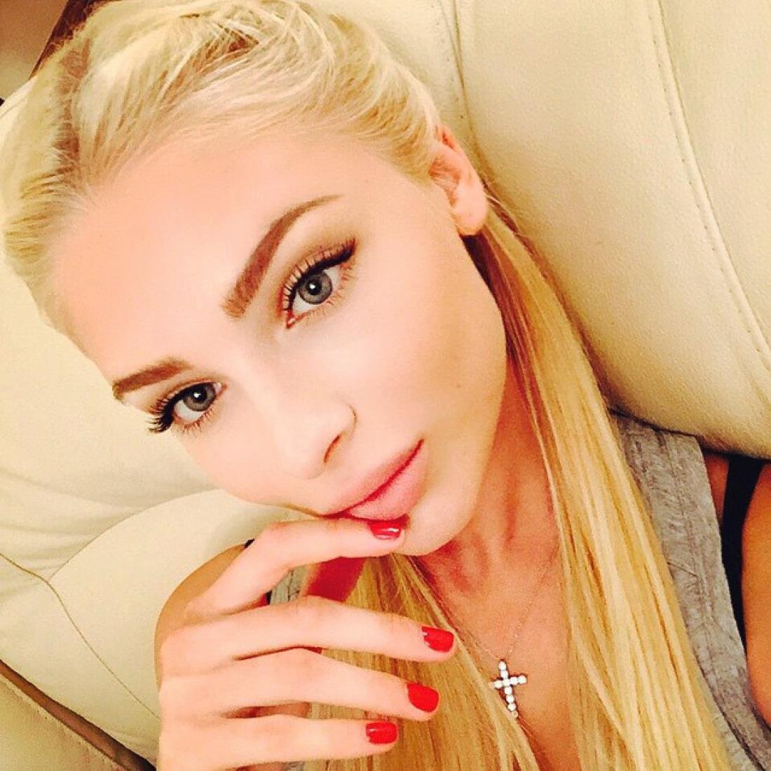 Паулина Вега селфи