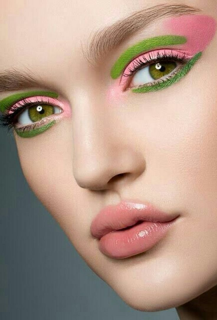 Розовые тени для зеленых глаз