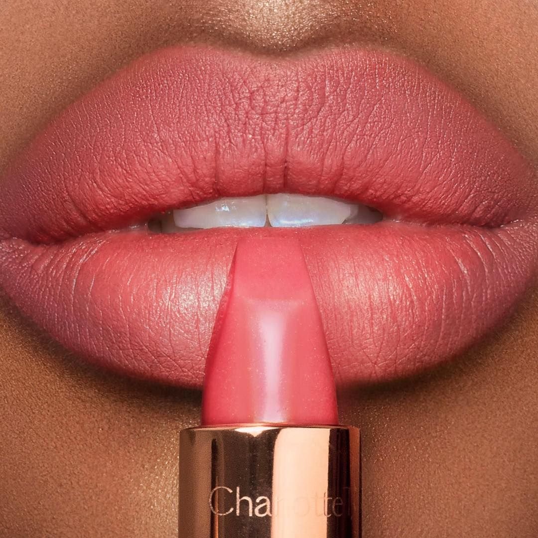 Charlotte Tilbury помада розовая