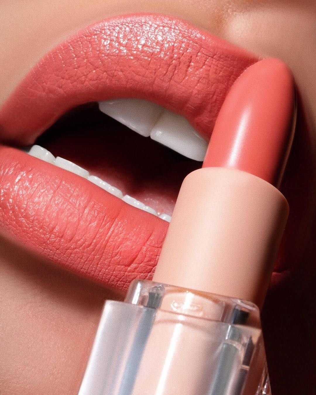 Помада Inglot j205 Flor