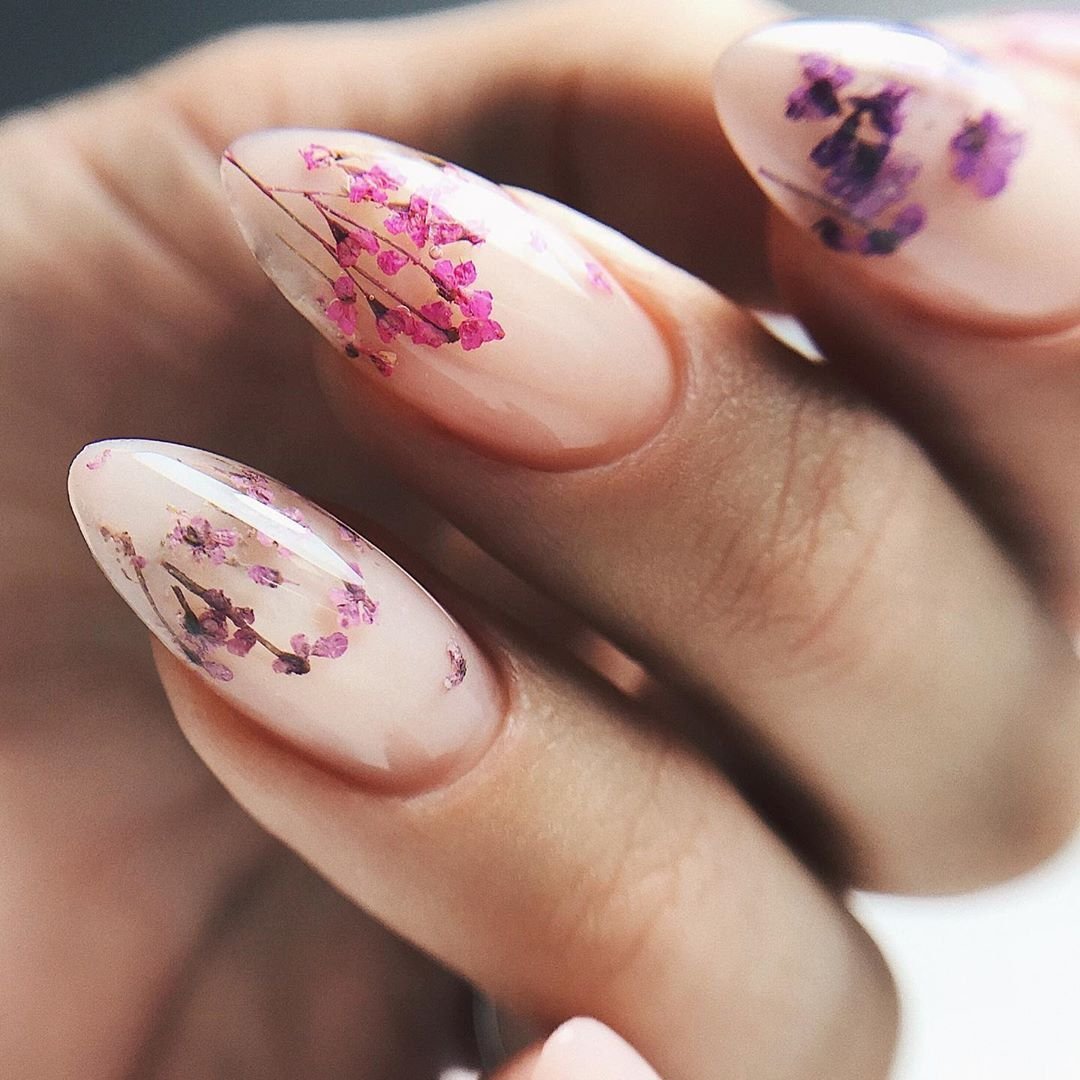 Сухоцветы на ногтях