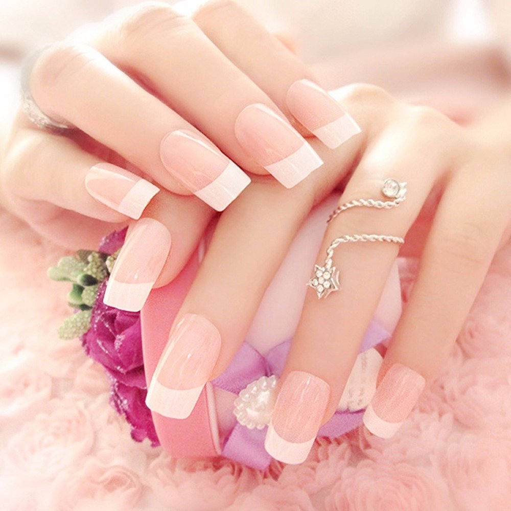 Ногти розовые с белым