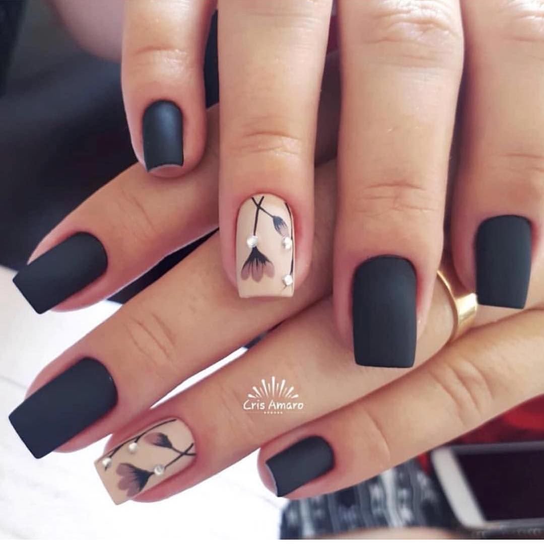 Короткие чёрные ногти мягкий квадрат