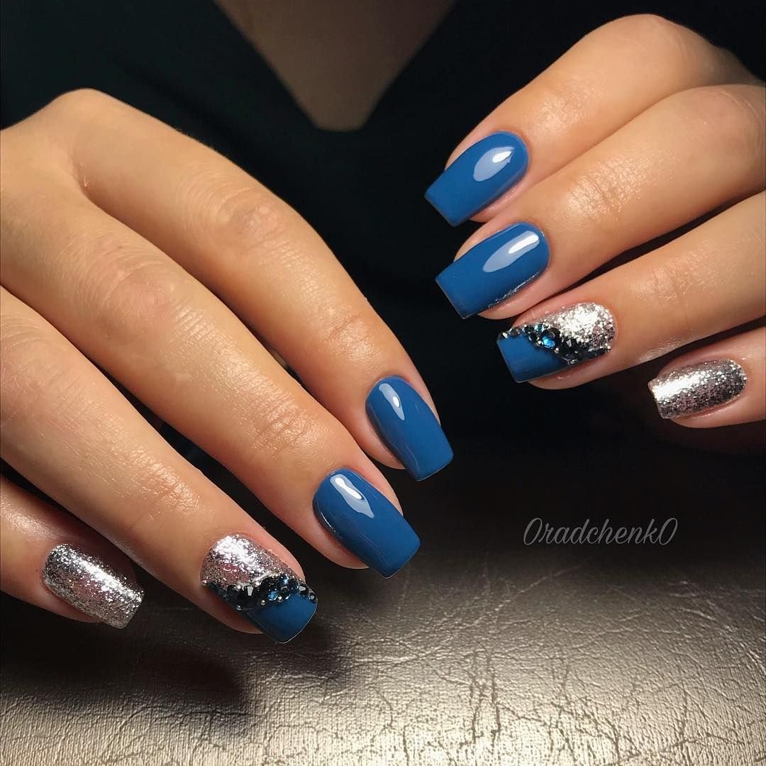 Ногти синие с серебром