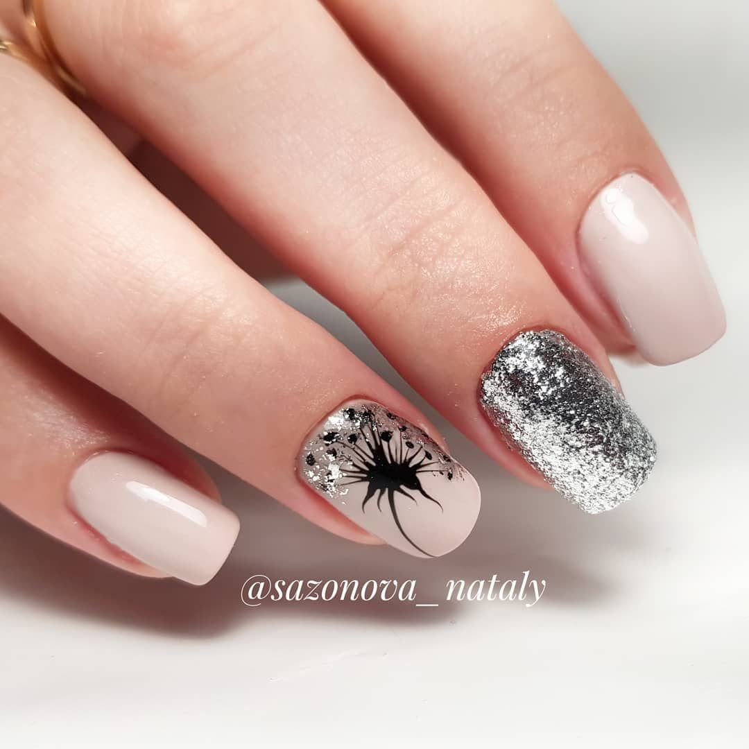 Черно белый маникюр с одуванчиками