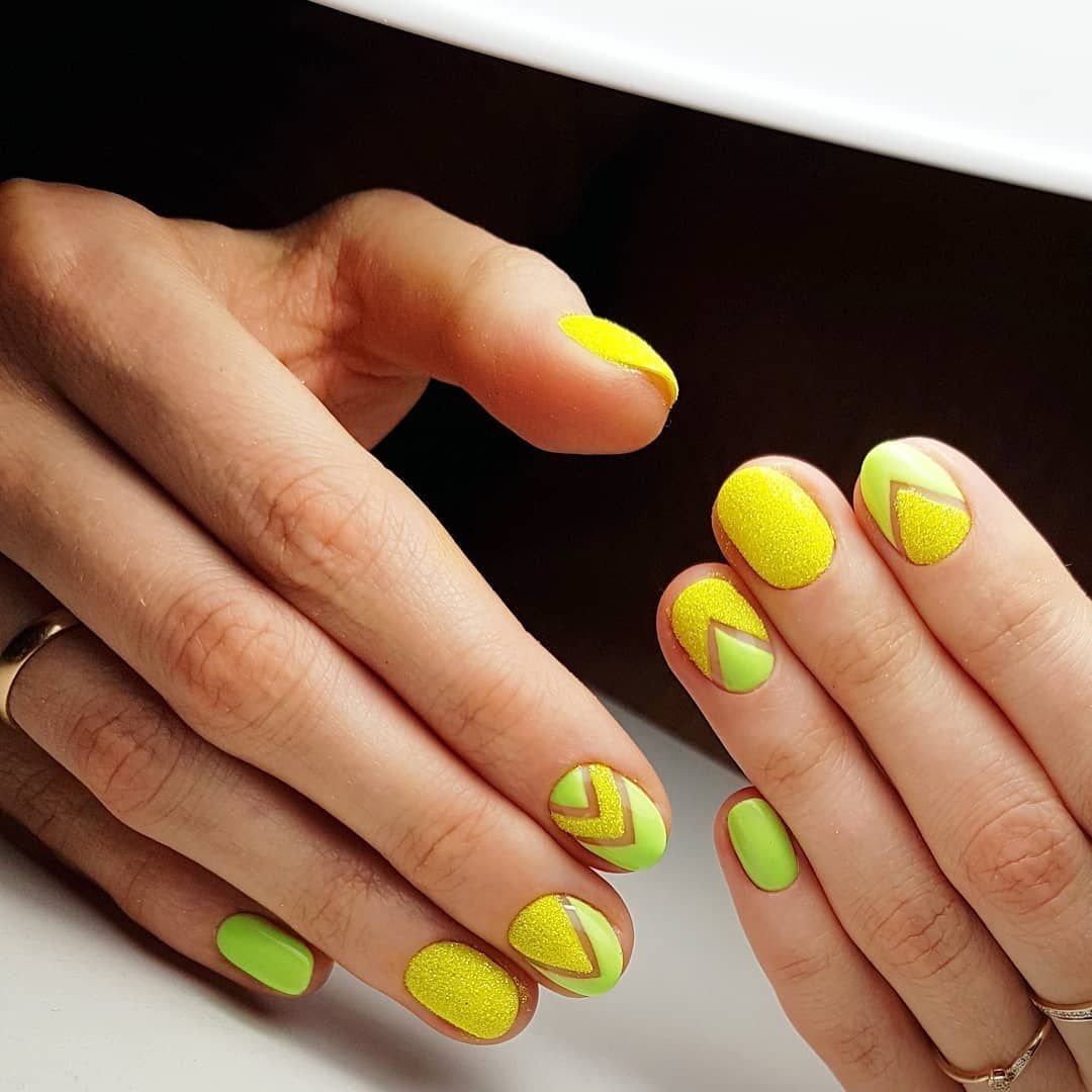 Дизайн ногтей желтый с зеленым
