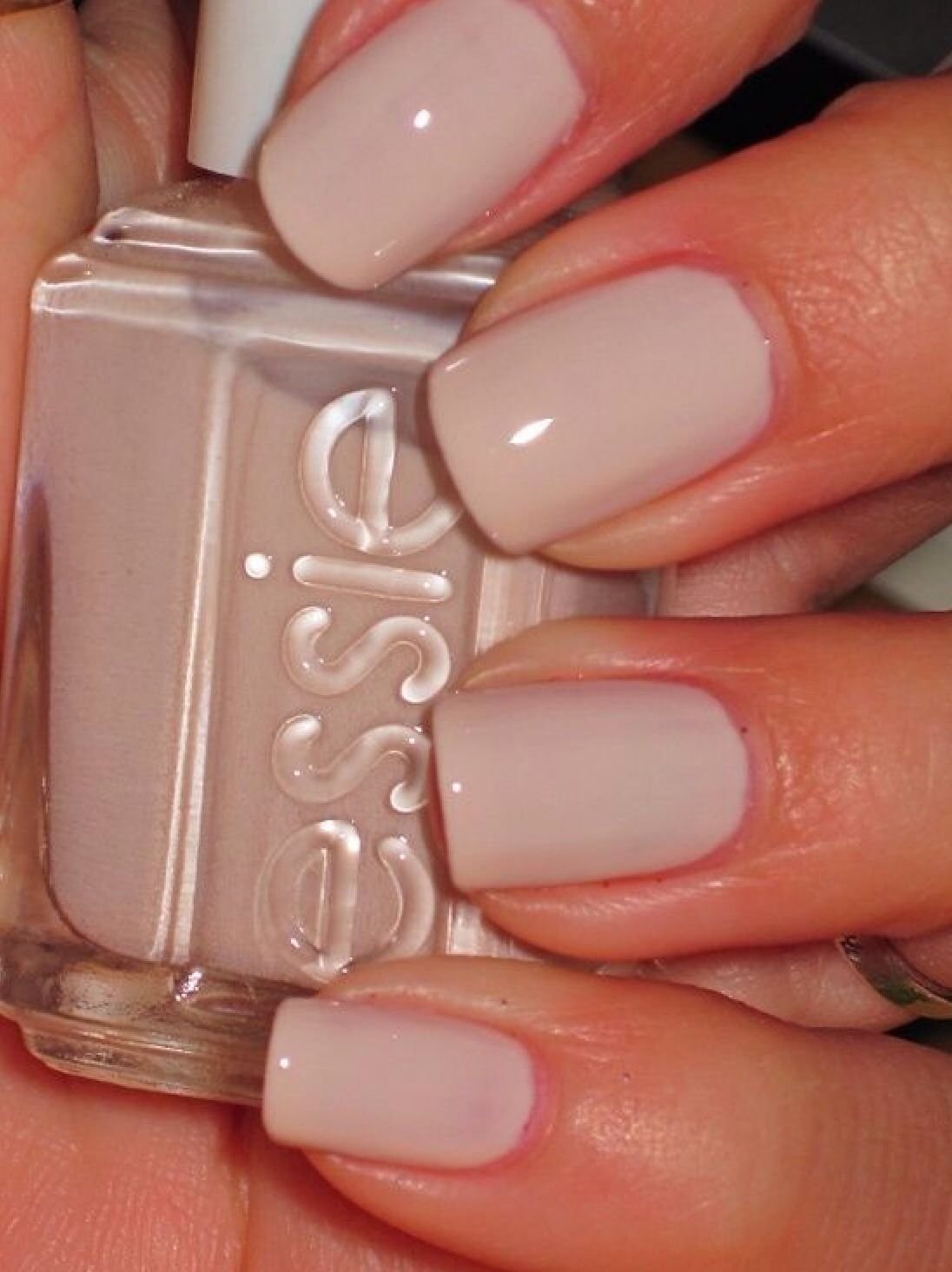 Лак телесного цвета. Лак Nail Color Essie. Нюдовые оттенки лака Эсси. Essie лак нюдовый. Нюдовые оттенки лака Essie.