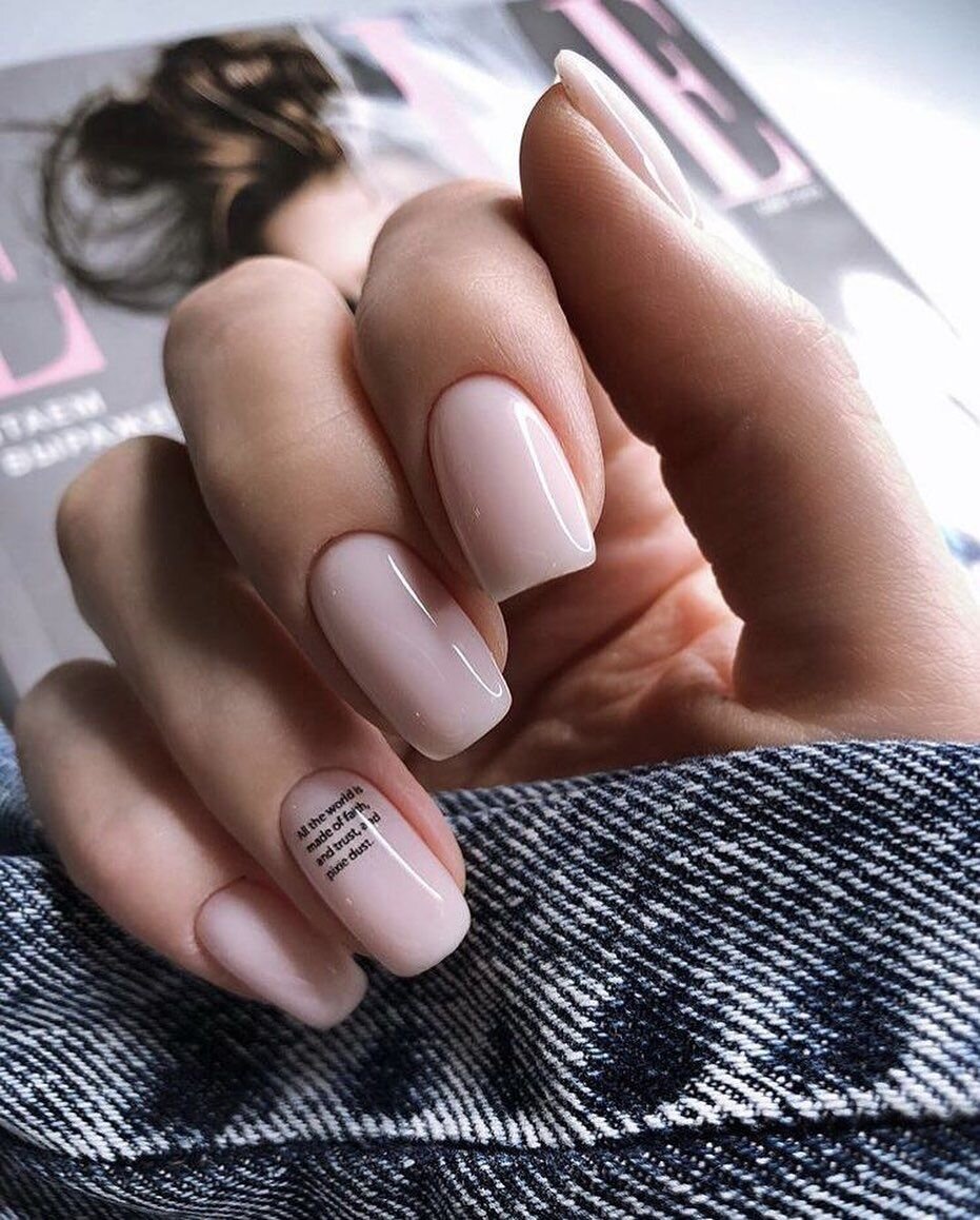 Молочный лак Essie