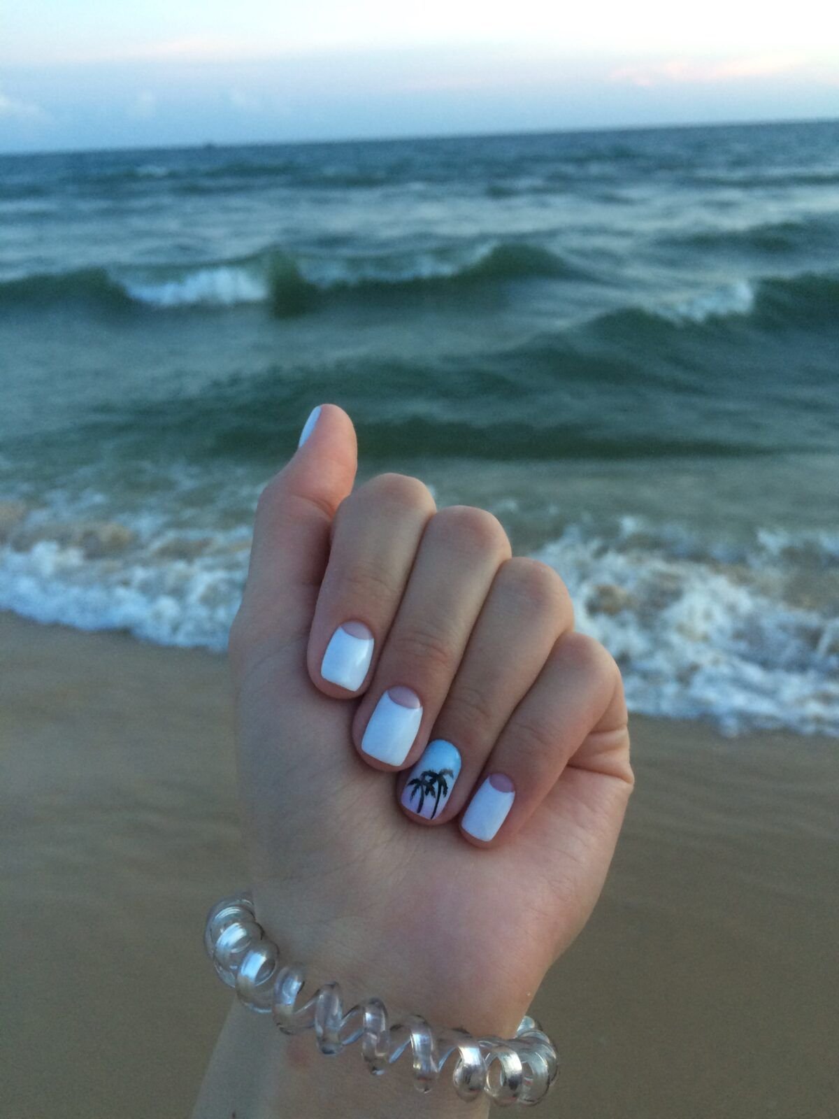Дизайн ногтей на море