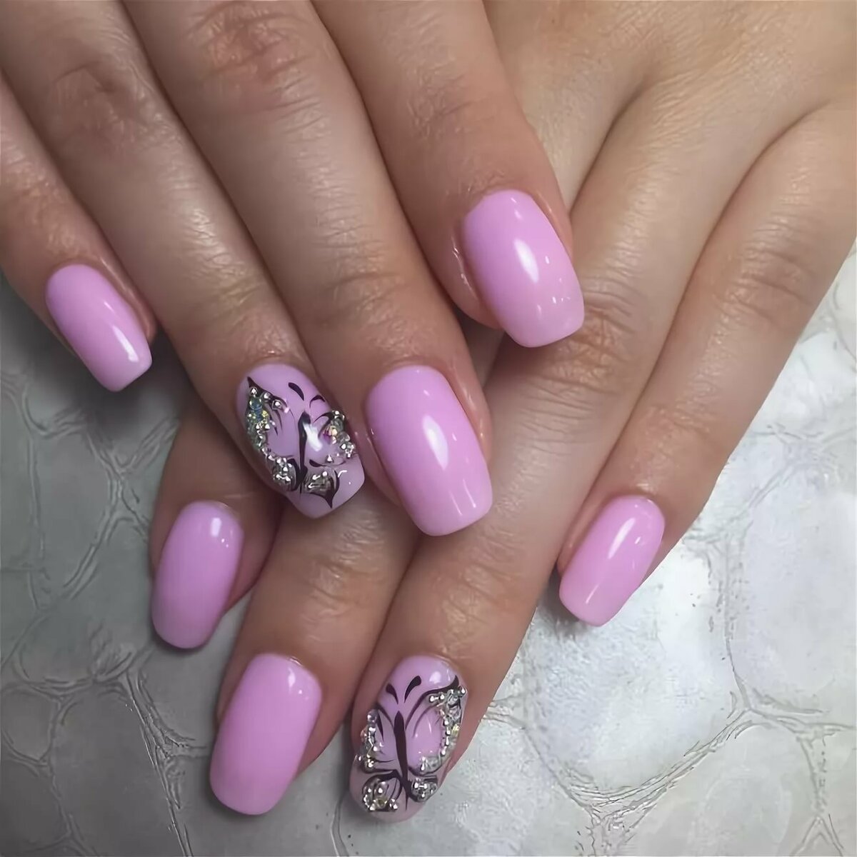 Маникюр в розовых тонах