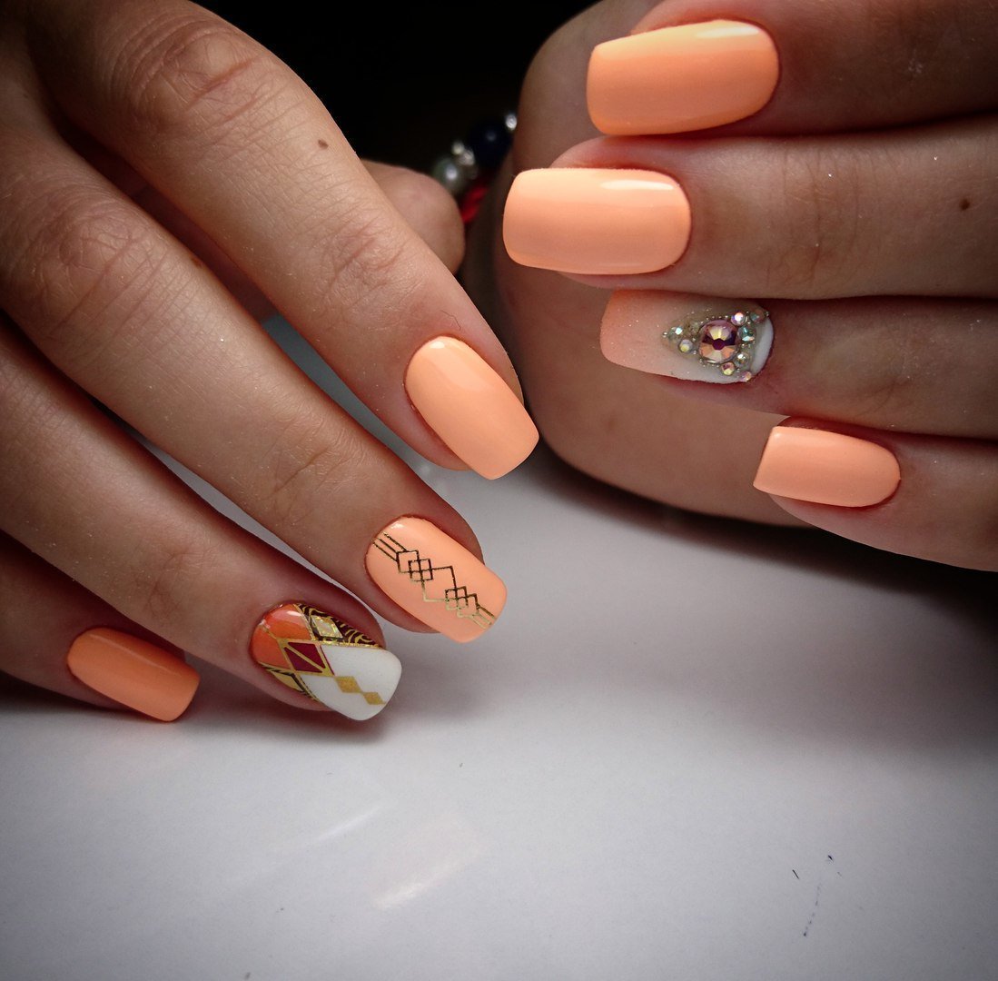 Дизайн ногтей персикового цвета