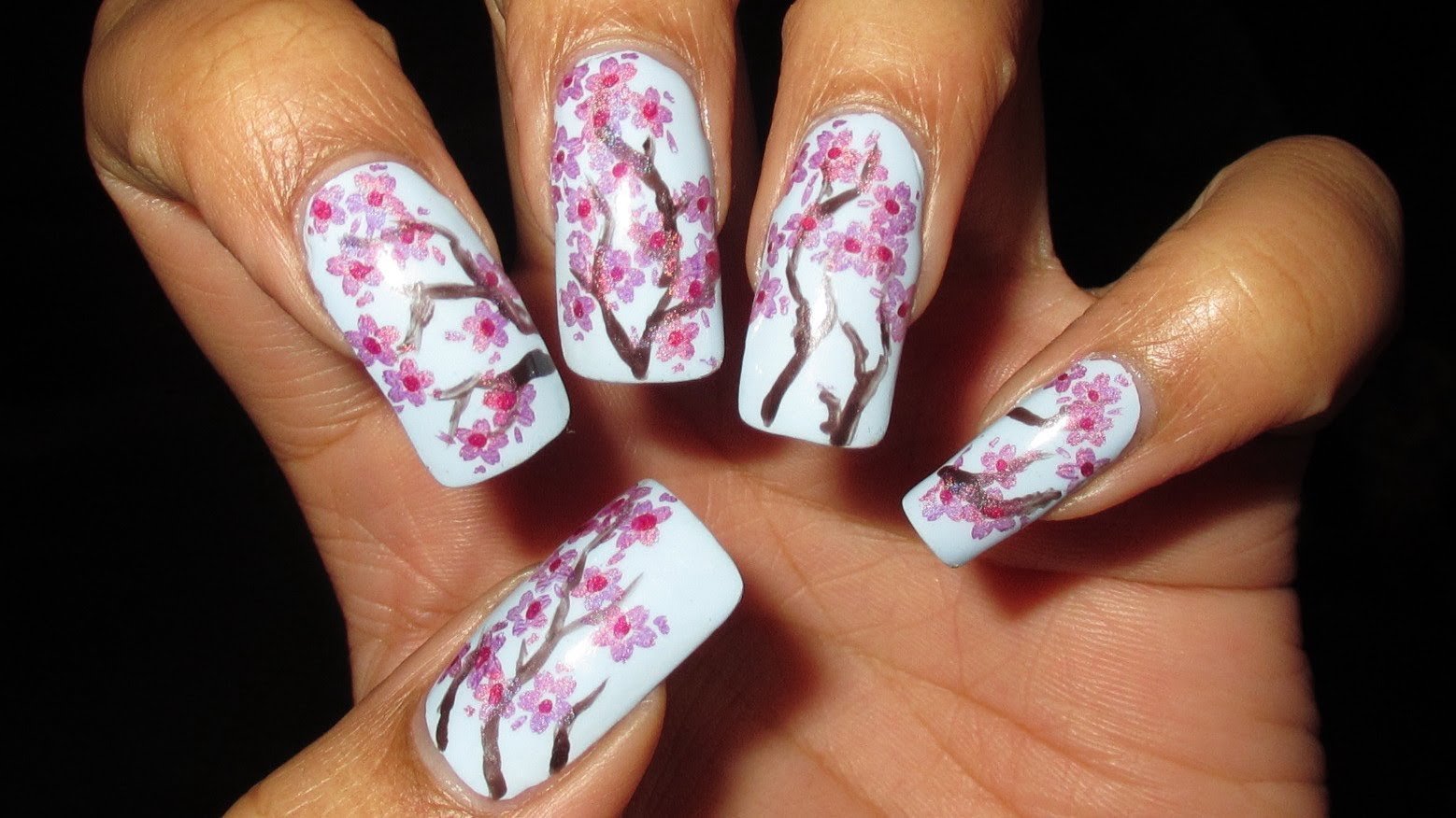 Сакура на ногтях. Цветы Сакуры на ногтях. Ногти в японском стиле. Маникюр ветка Сакуры.