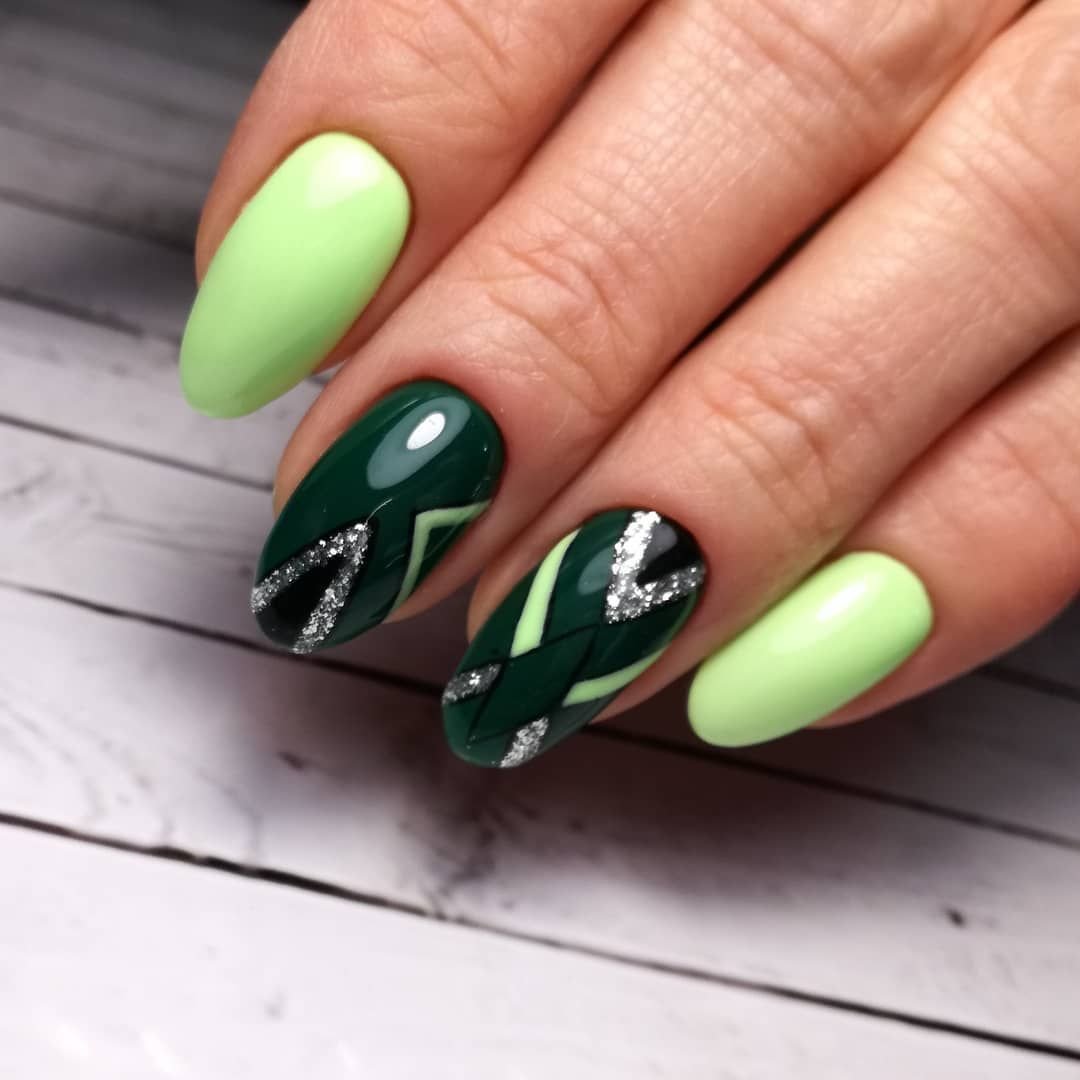 Маникюр зеленый