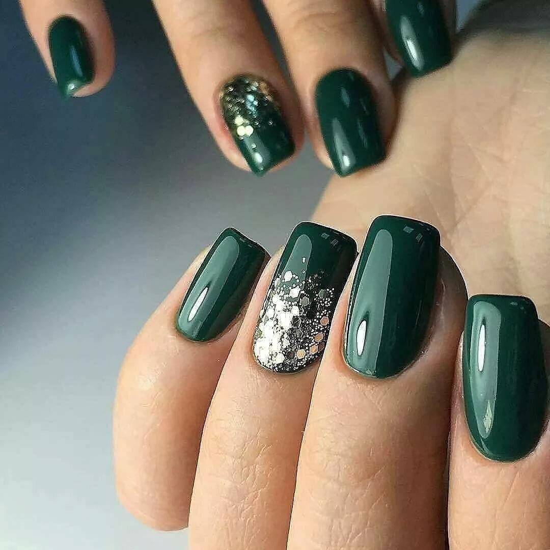Красивый зеленый маникюр