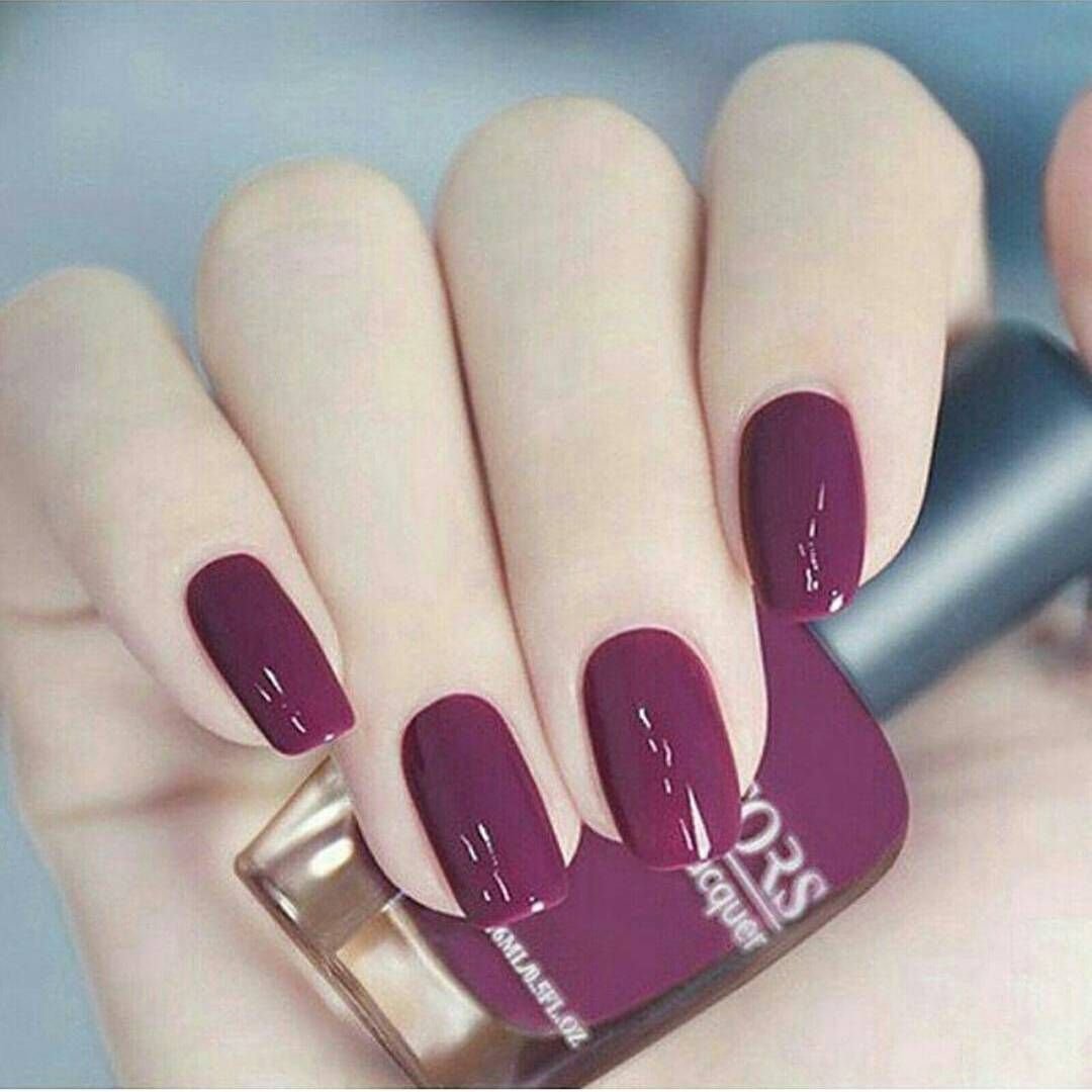 Темно розовые ногти