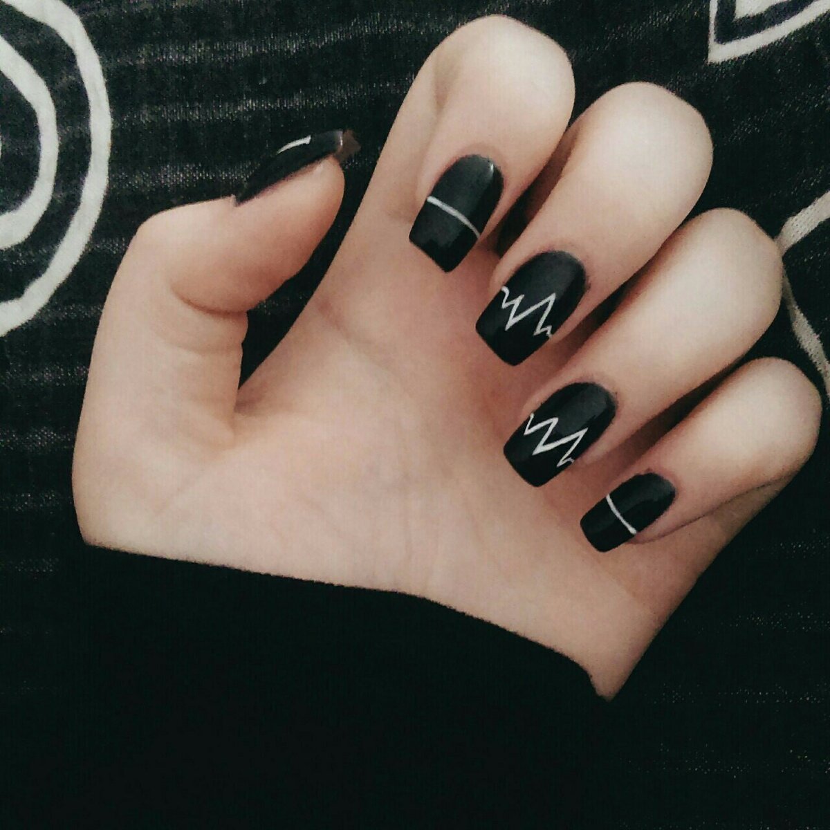 Крутые короткие ногти
