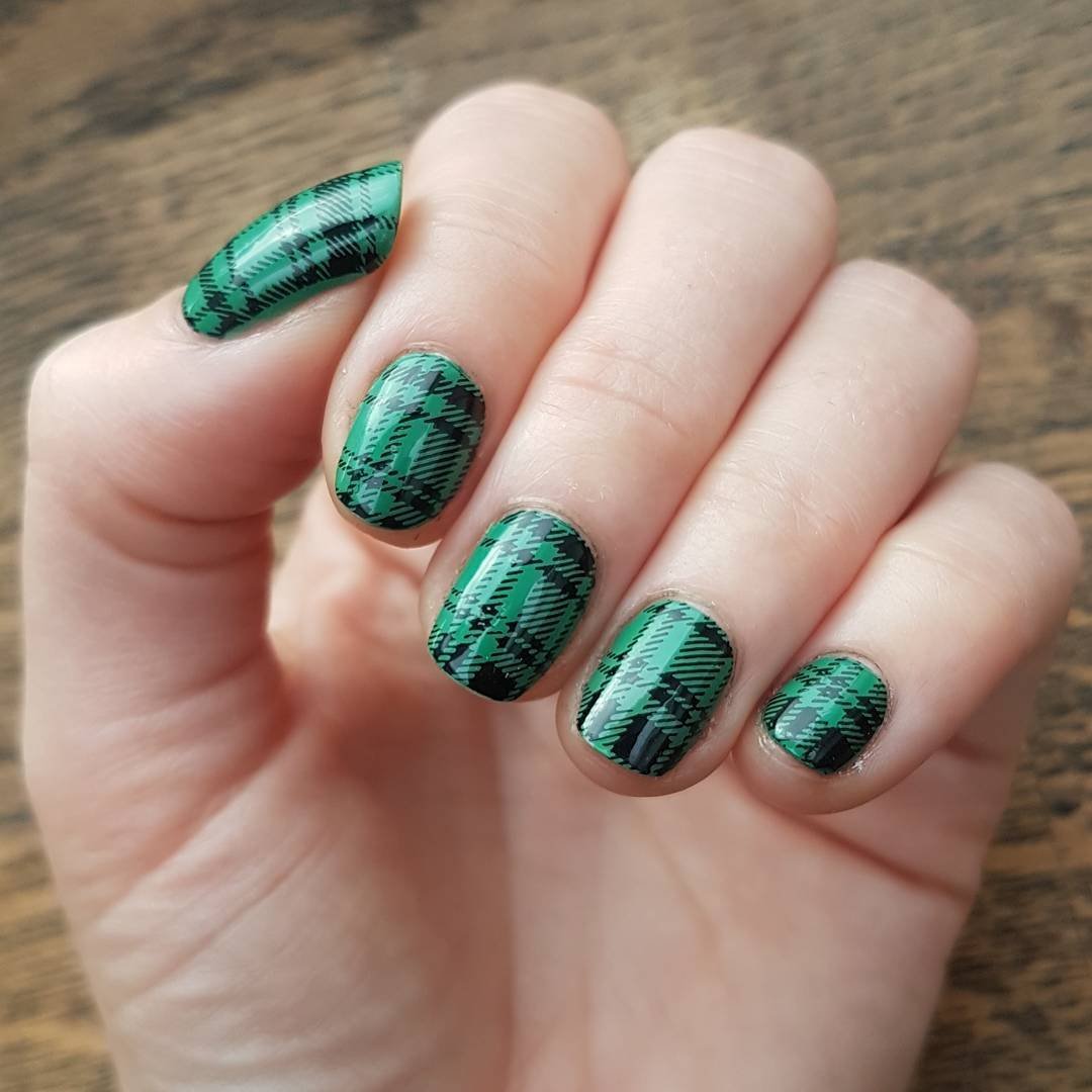 Маникюр малахит