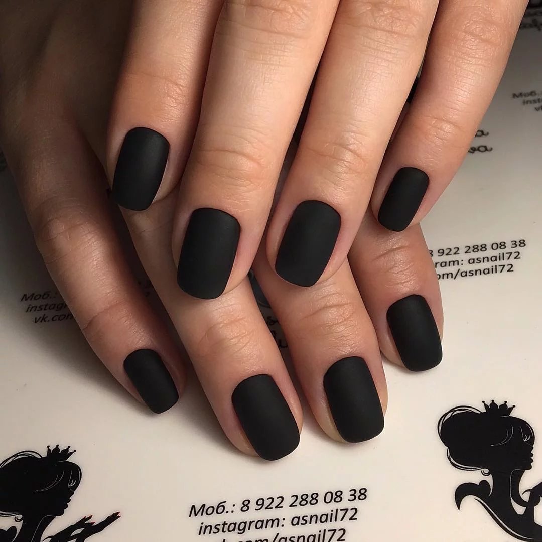 Маникюр на короткие ногти матовый темный