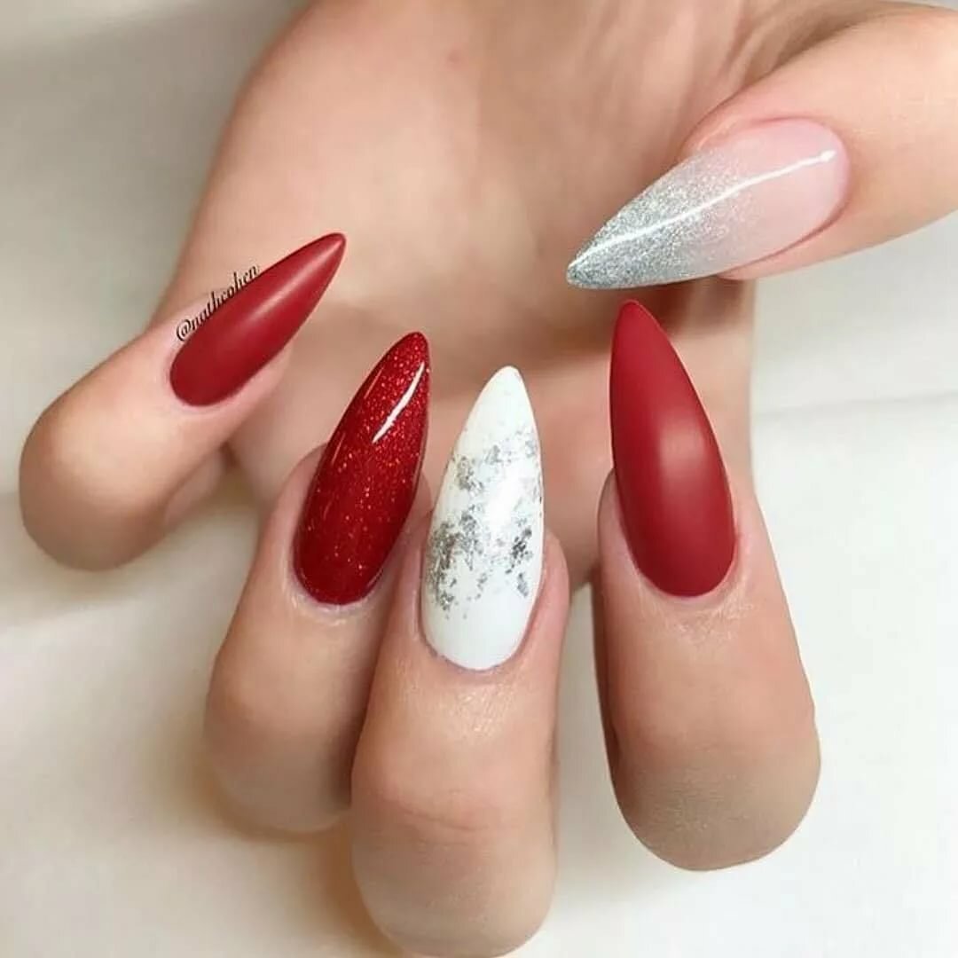 Красные острые ногти весенние