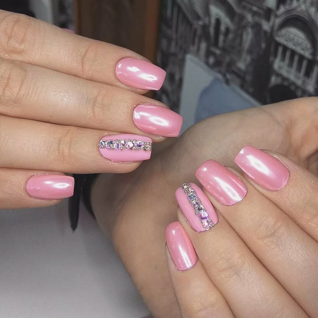Розовые ногти с втиркой