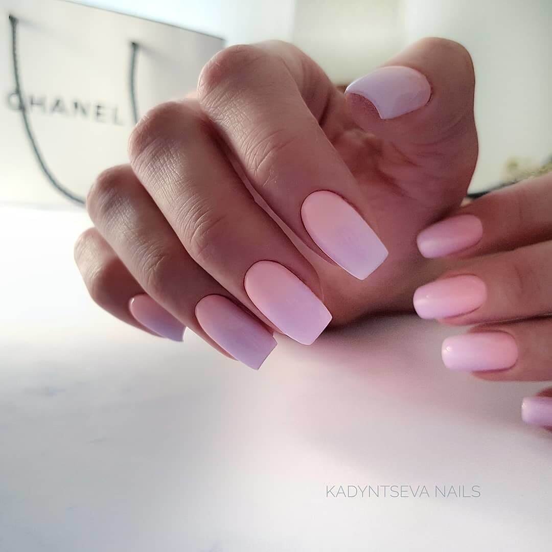 Розовый маникюр