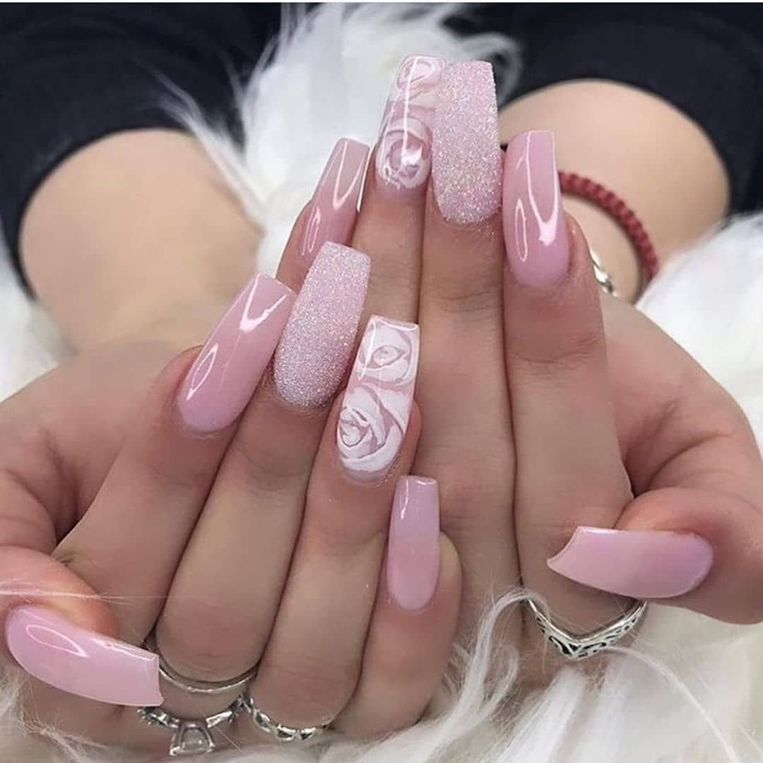 Маникюр в розовых перчатках