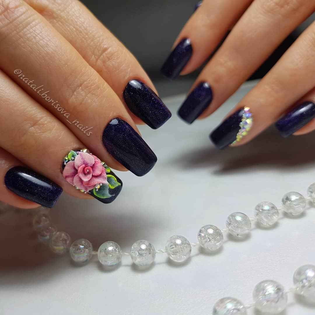 Модный маникюр с лепкой