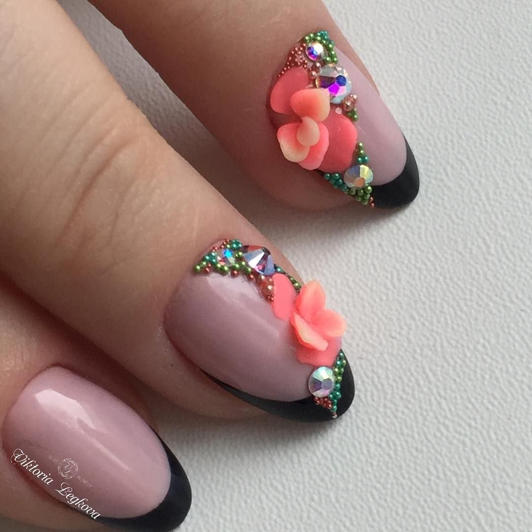 Маникюр с лепкой