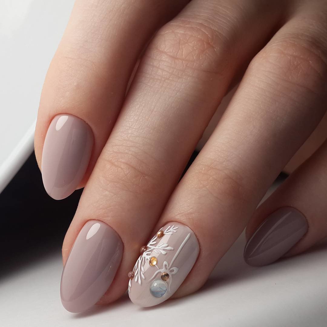 Ногти короткие