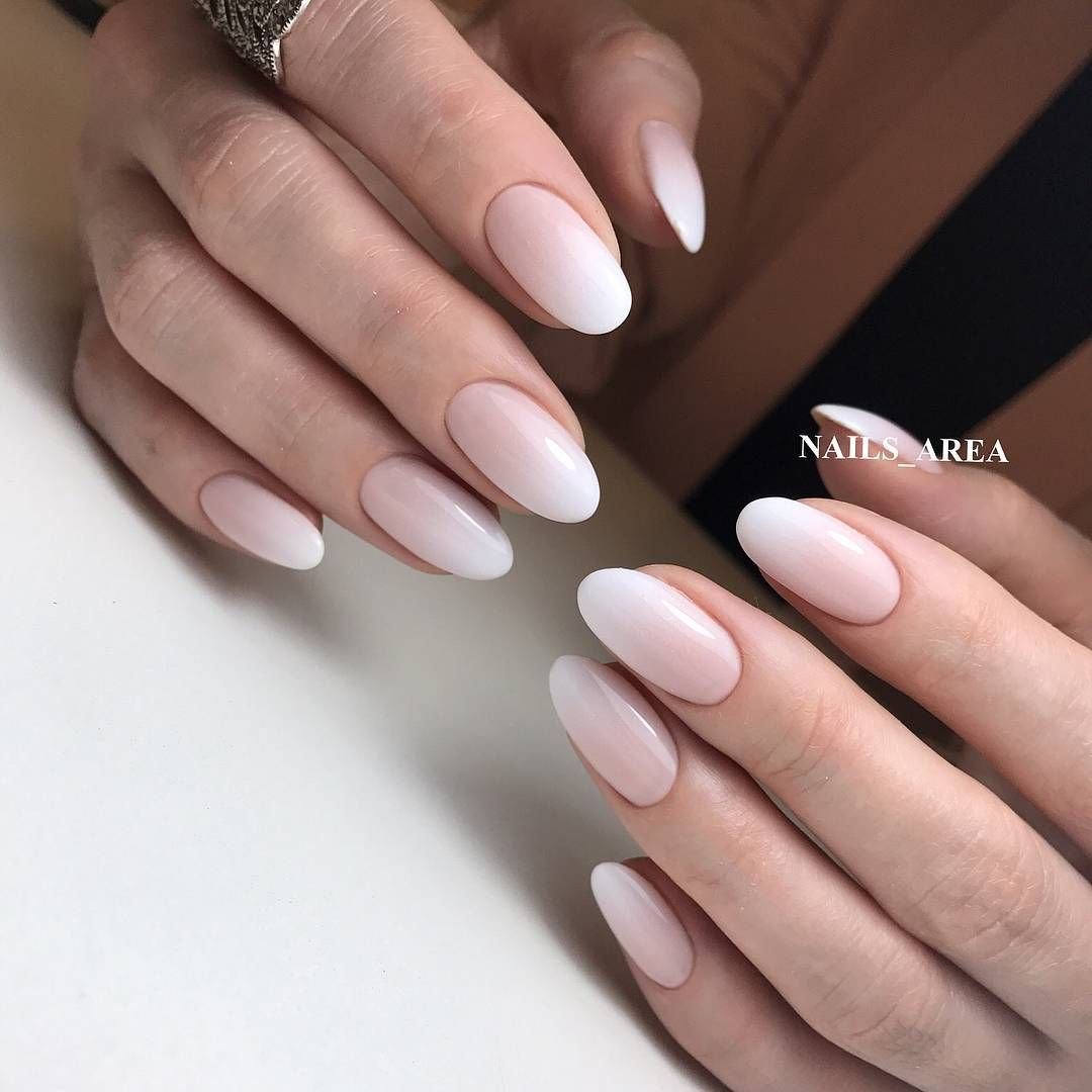Короткие белые ногти овальные