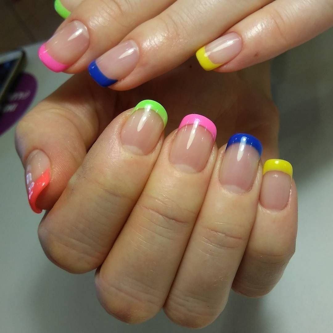 Разноцветный френч на короткие ногти
