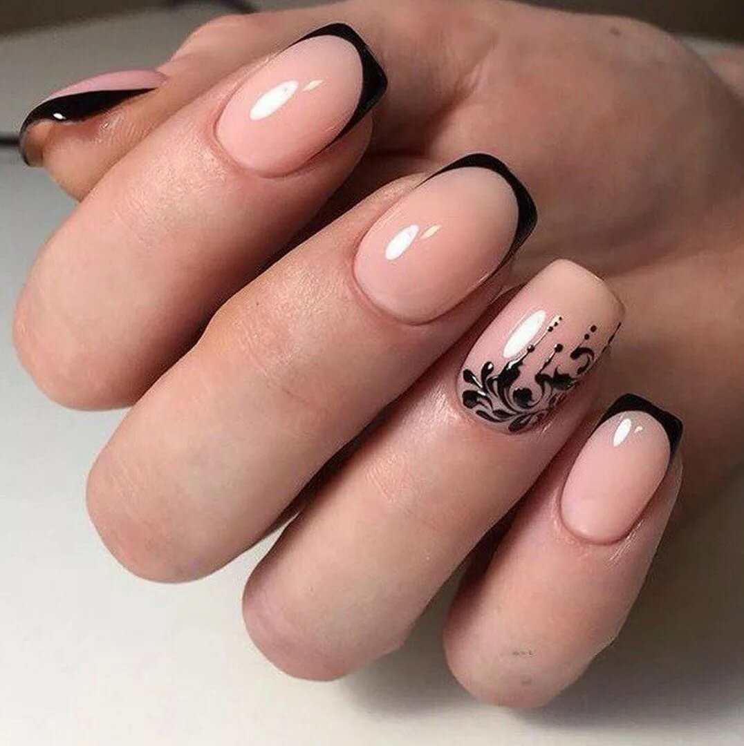 Дизайн ногтей бежевый с черным