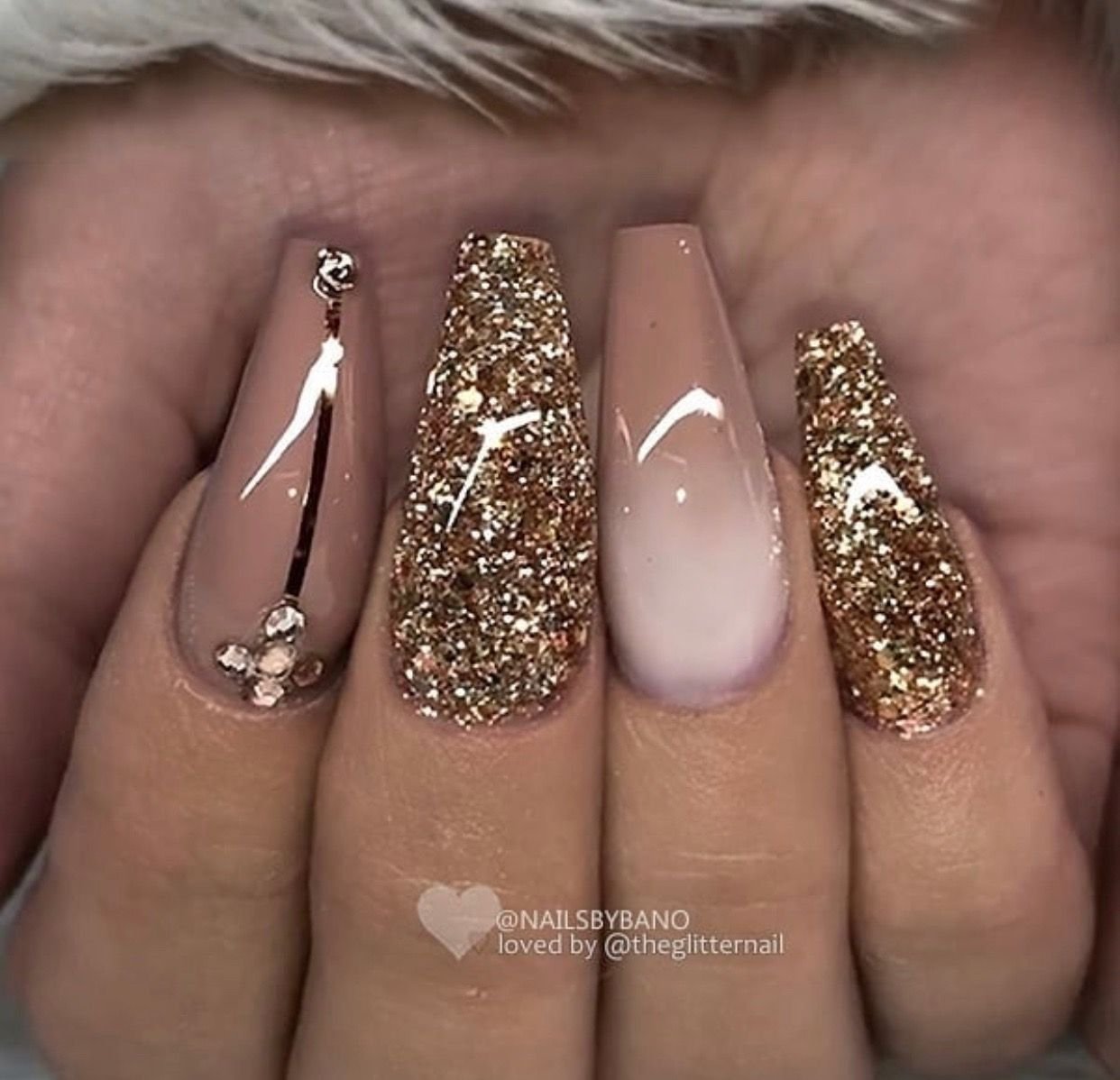 Белый френч с камнями и золотом