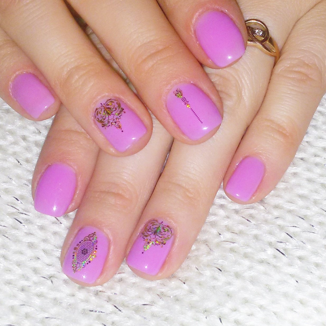Сиреневые короткие ногти дизайн. Розоофиолетовый маникюр. Маникюр фиолетовый с розовым. Розовые ногти. Маникюр в розово сиреневых тонах.