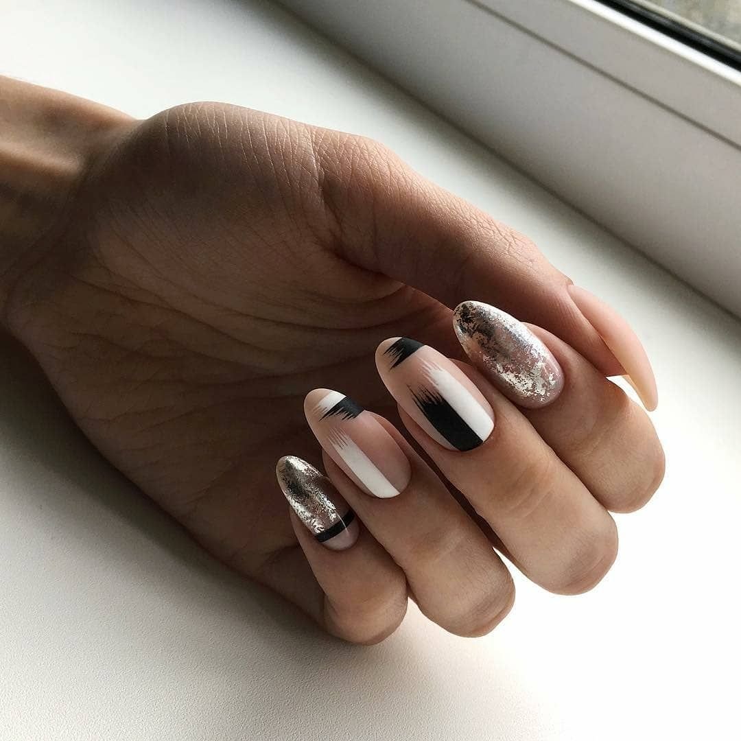 Серебряный маникюр