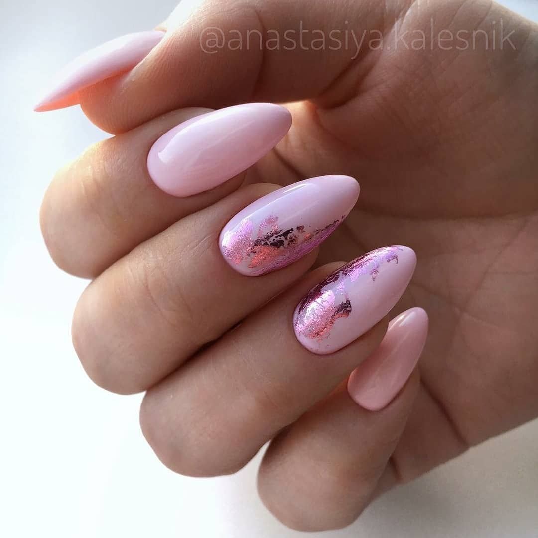 Маникюр к 8 марта с фольгой