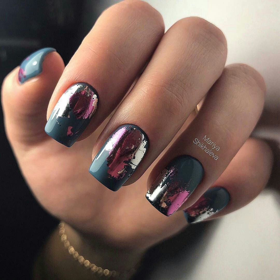 Маникюр розовый с белым