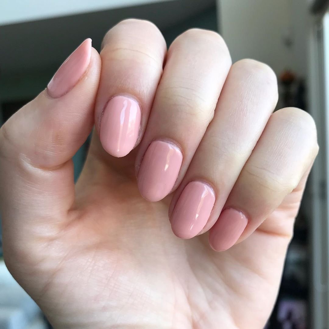 Ногти дымчатые розовые