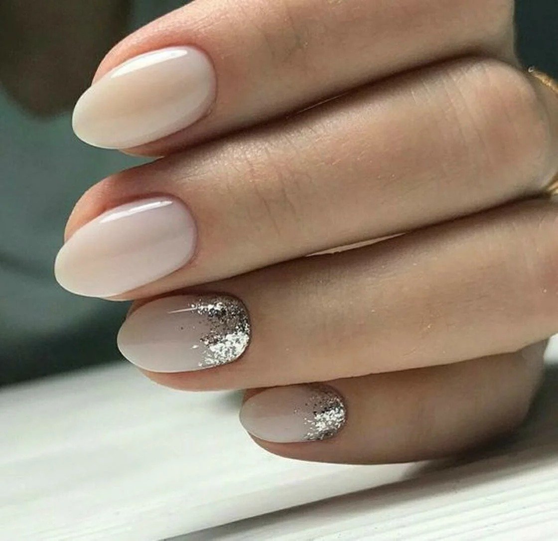 Нюдовый маникюр на короткие овальные ногти 2021